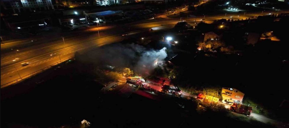 Ümraniye'de Çatı Yangını