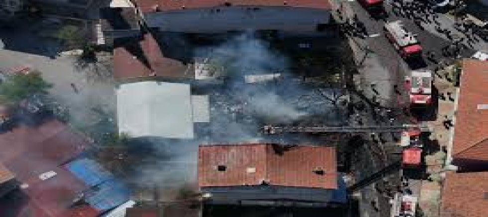 Ümraniye’de Hurdalık Alanda Yangın Panği: Ekipler Seferber Oldu