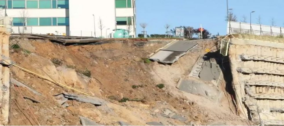 Ümraniye İnkılap Mahallesi’nde istinat duvarı çöktü