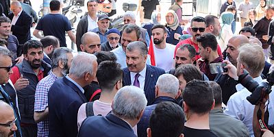Sağlık Bakanı Koca, Ümraniye'de vatandaşlarla bir araya geldi