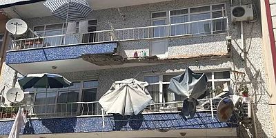 Ümraniye’de 3 katlı binanın balkonu çöktü: 2 araç hasar gördü