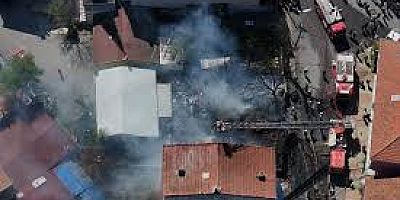 Ümraniye’de Hurdalık Alanda Yangın Panği: Ekipler Seferber Oldu